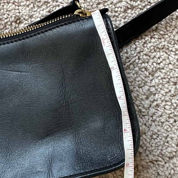 Madewell Leather Belt bag/Crossbody Bag with Adjustable Strap - Picture 4 of 9